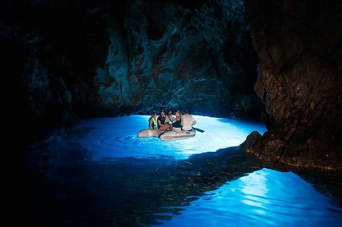 5 islands Private Boat Tour:Blue Cave,Hvar&Pakleni islands - Blue Cave on Biševo: the famous blue color, up close