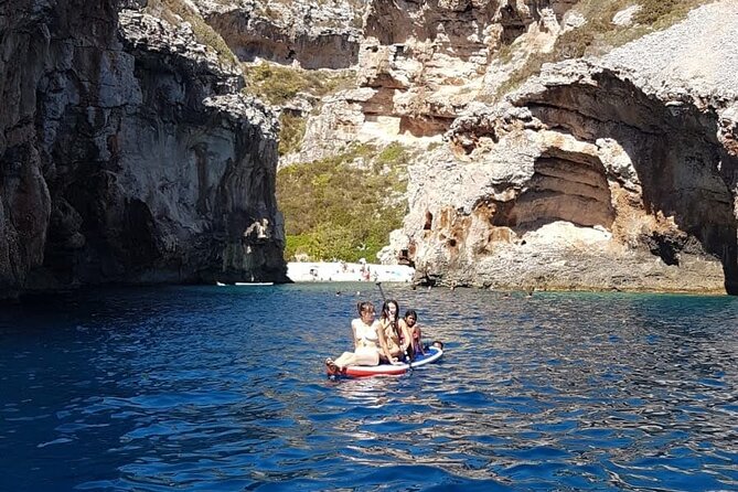 5 islands Private Boat Tour:Blue Cave,Hvar&Pakleni islands - Stiniva Cove on Vis: boat-only approach and dramatic cliffs