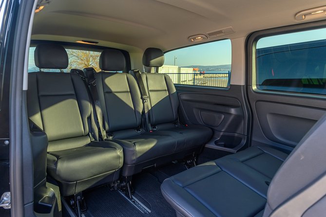 Airport shuttle - A smooth door-to-door start in Split
