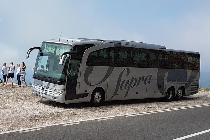 Airport transfers - Group size rules: your party stays together