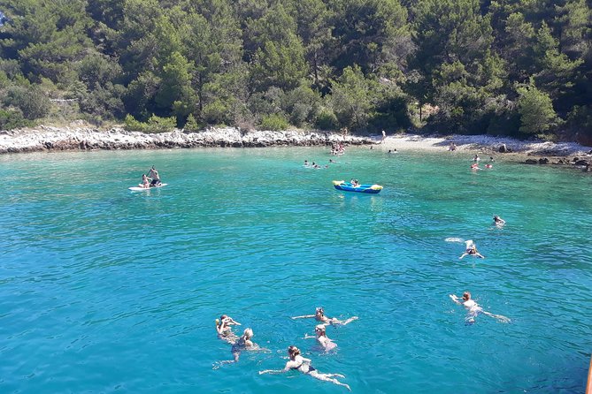 All Inclusive Brac and Solta islands swimming cruise - Stop 2 on Šolta: Stomorska wandering and a close beach