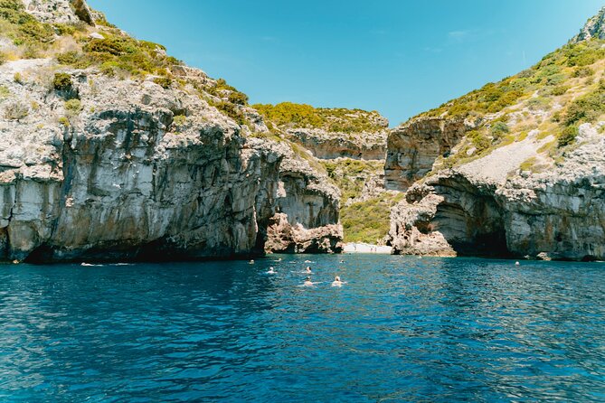 Blue Cave & 6 Islands Speedboat Tour From Split or Podstrana - Vis Island Stops: Komiža, Limestone Caves, and Stiniva Cove