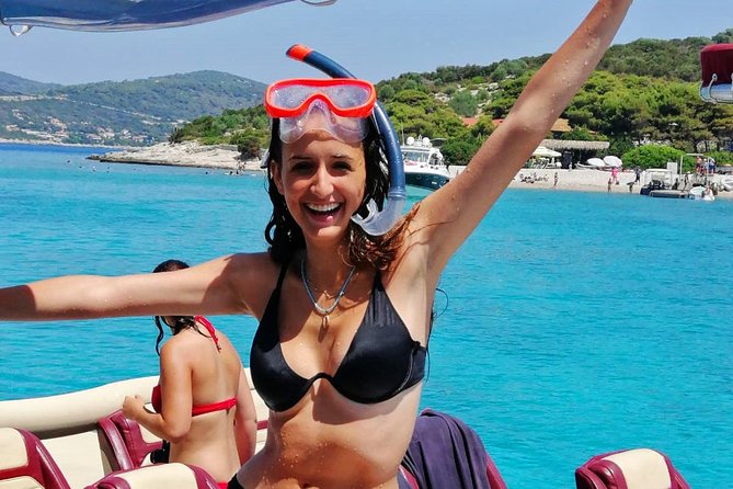Blue cave and Hvar - 5 Islands speedboat tour from Split - Boat comfort, crew energy, and what to expect onboard