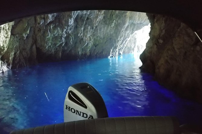 Blue Cave and Hvar Tour - 5 Islands Tour from Split and Trogir - Stiniva Cove: swimming with a viewpoint
