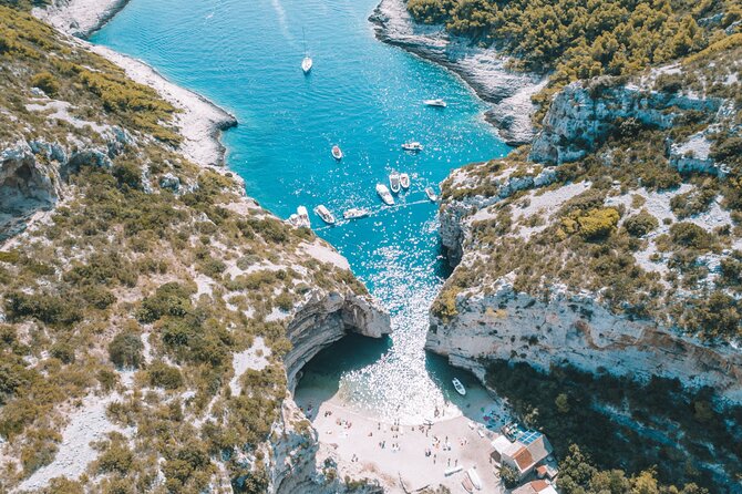 Blue Cave, Hvar, Vis and Blue Lagoon full day trip from Split - Stiniva Cove: the beach break when the sea cooperates