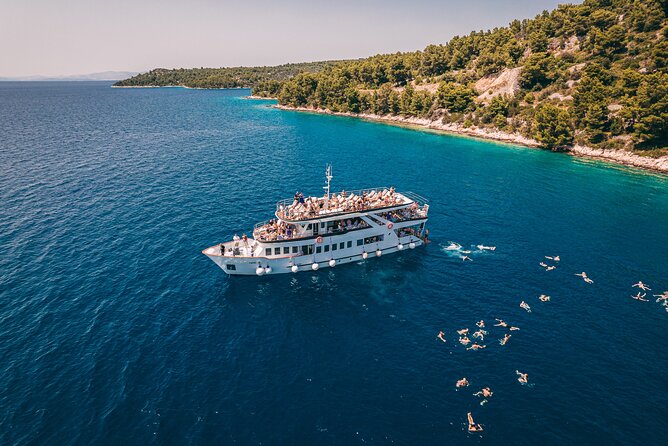 Blue Lagoon, Borkko Beach & Šolta from Split with LUNCH & DRINKS - The Max Nautica boat: spacious, but show up early for the sun deck
