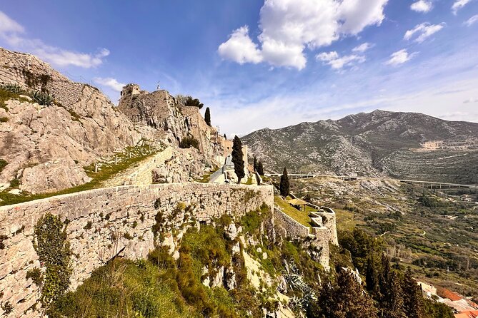 Blue line Tour with Salona - The guide factor: information quality matters on this route
