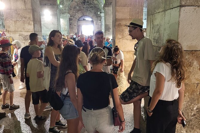 Chill Walking Tour of Diocletian's Palace - Stop 6: Papalićeva ulica, small alley, useful context