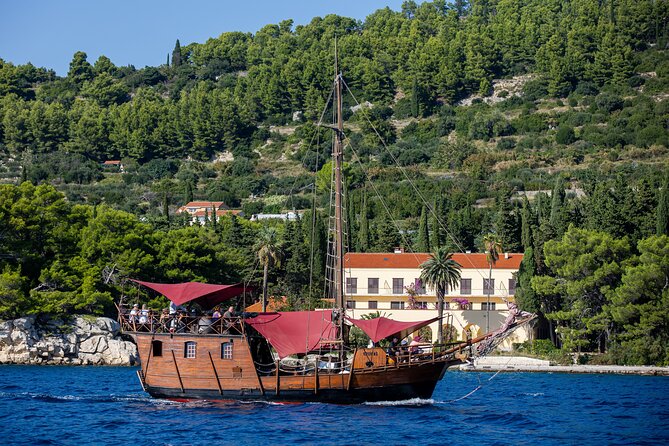 Columbo's Pirate Ship "Santa Maria" - Split Panoramic & Sunset Tour - Sustipan to Marjan: reefs, views, and a stop that feels like a pause