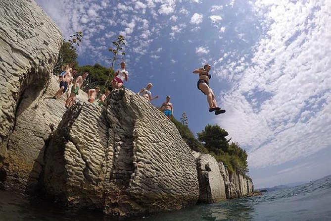 Deep Water Solo and Cliff Jumping Tour in Split - Sea-Level Climbing That Starts and Ends in the Adriatic