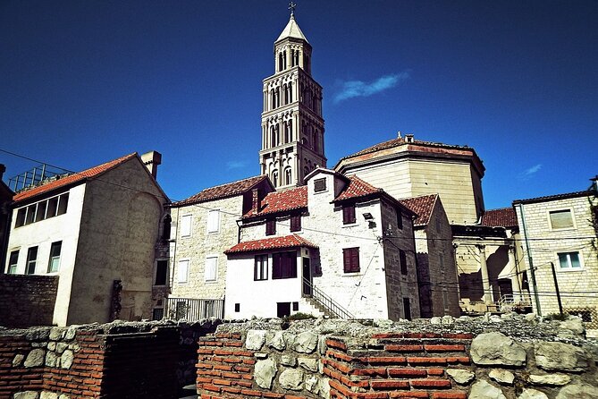 Diocletian Palace and Split Old Town SMALL GROUP Walking Tour - Peristyle: the palace courtyard that organizes everything