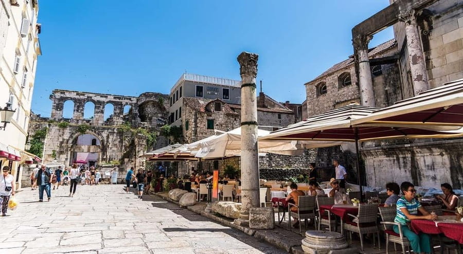 Diocletian's Palace and Old Town SMALL GROUP Walking Tour - Golden Gate and Gregory of Nin: your first big Split landmarks