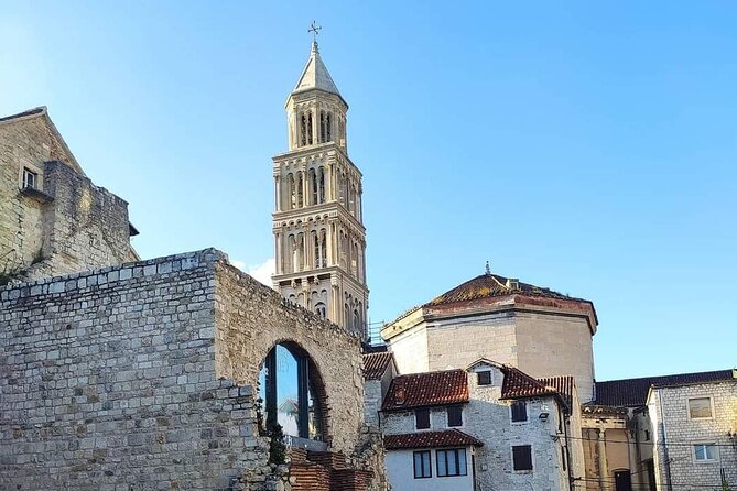 Diocletian's Palace Small Group Tour in Split - Stop 2: Peristyle square, the acoustics lesson you can hear