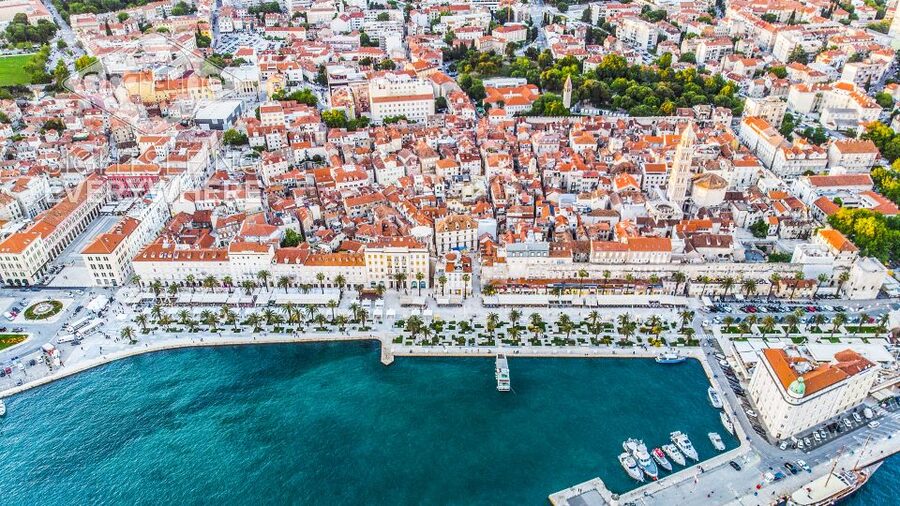 Discover The Old Town Split 1.5h walking Small group tour - Guide quality: why names like Aneka, Ina, and Toni matter