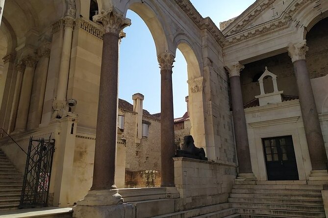 Experience Split With Local Professional Historian - Small Group - Jupiter’s Temple and St. Domnius: religion and power in plain sight