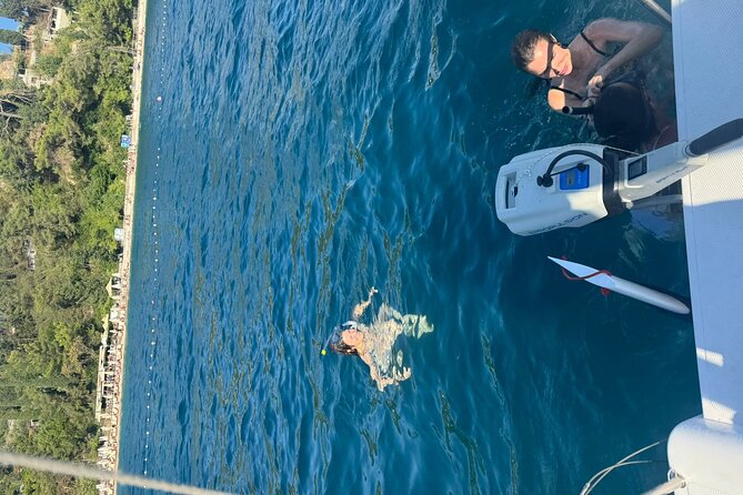 Family sailing Kastela & Split - Hands-on sailing you can join in: steer, tack, gybe, trim