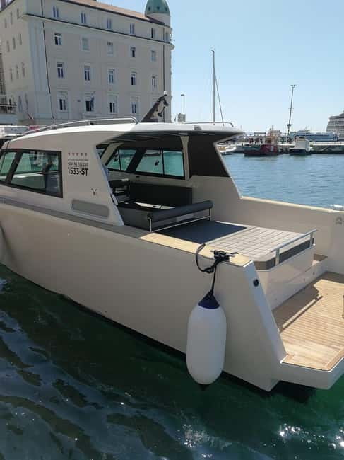 From Split: 5 Islands and Blue Cave Boat Tour - The boat setup: luxury speedboats plus included snorkeling gear