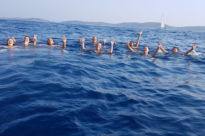 From Split: Half-Day Blue Lagoon and 3 Islands Boat Tour - Group size and the guide style you should expect
