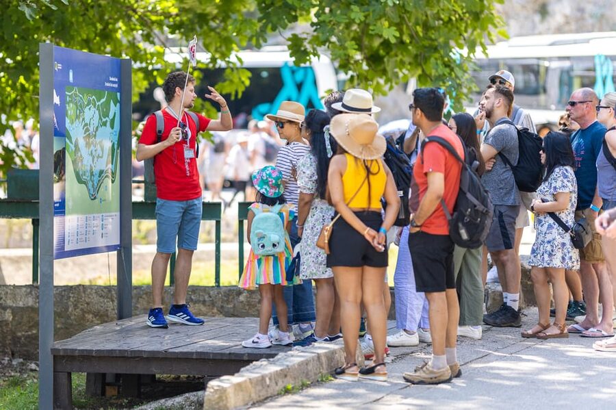 From Split: Krka Waterfalls day tour & wine tasting - Skradin wine tasting: 30 minutes with olive oil and cheese