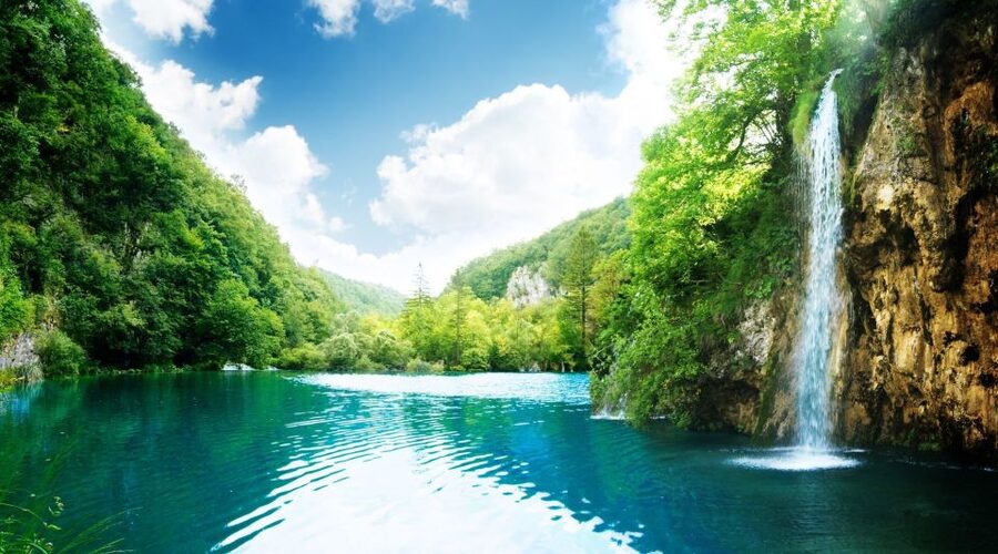 From Split: Plitvice Lakes Full-Day Trip - Lunch and the second café stop: keep your energy up for the ride home