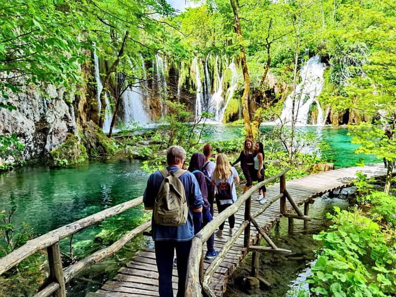 From Split: Plitvice Lakes Guided tour - Boat on the lakes, then back on foot to Donja Jezera