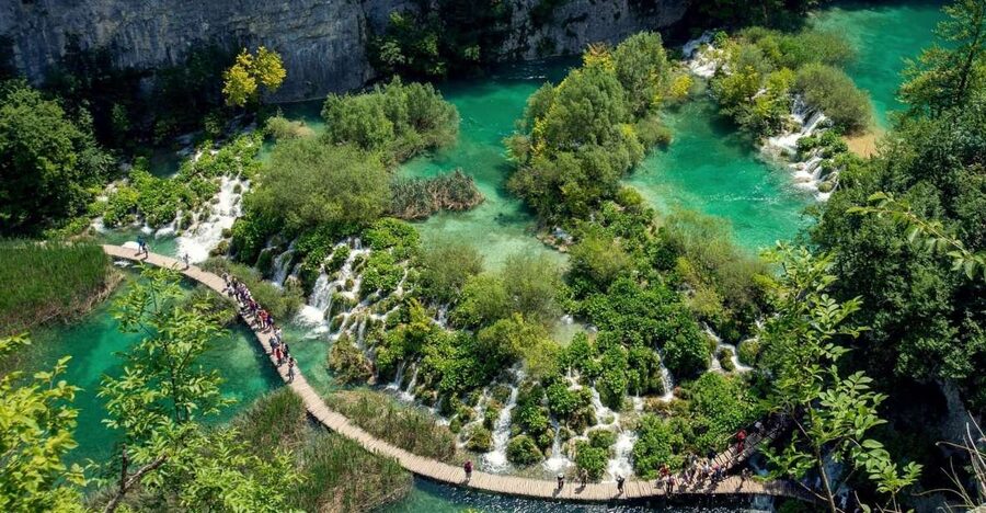 From Split: Private Tour to Plitvice Lakes National Park - Entering the park: wooden walkways and the lower lakes circuit