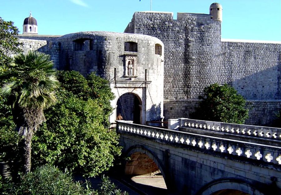 From Split/Trogir: Dubrovnik Guided Tour with a Stop in Ston - Stradun Promenade and Dubrovnik’s 1,940-Meter City Walls