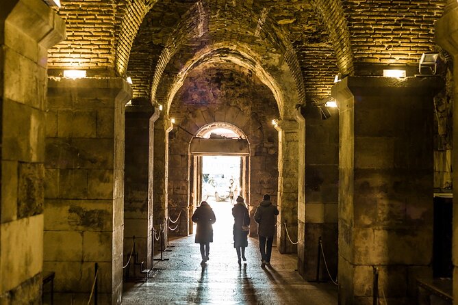 Game Of Thrones Tour Split - small group - The Palace Stop: Admission, Photos, and GoT Scenes You Can Point At