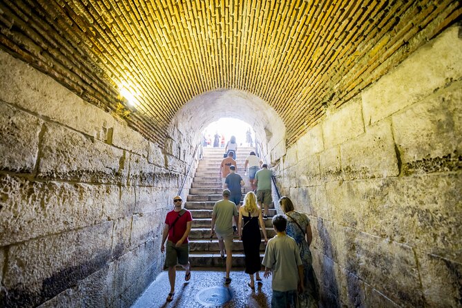 Game of Thrones Walking Tour Split - Peristyle stop: where the tour makes you look up and around