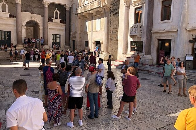 History Split Walking Tour in French -Small group - Stop 5: Riva Harbor and the bronze palace model