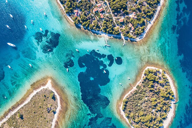 HVAR & 4 Islands PRIVATE BOAT TOUR - Stop 1 in Trogir: UNESCO streets and the bell tower view