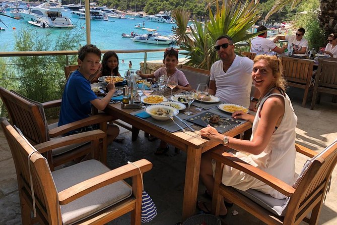 Hvar and Red Rocks - Private boat tour from Split or Trogir - What you actually get with the private boat (and what you still pay for)