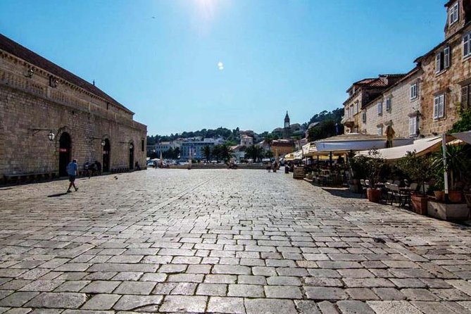 Hvar-Brac-Solta speedboat tour from Split or Trogir - Stop 3 on Solta: Stomorska restaurant time and Necujam shipwreck snorkeling