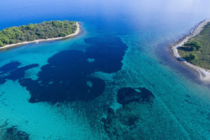 Island hopping (6 Islands) private tour from Trogir or Split - Maslinica on Šolta: old fishermen village vibes and a relaxed hour