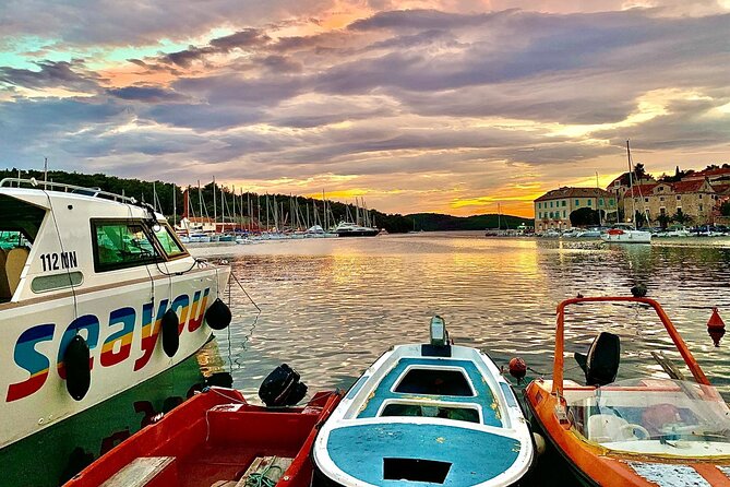 Magical Blue Cave and Hvar Tour from Split and Brac - Komiža Fishing Town and the Museum of Knots
