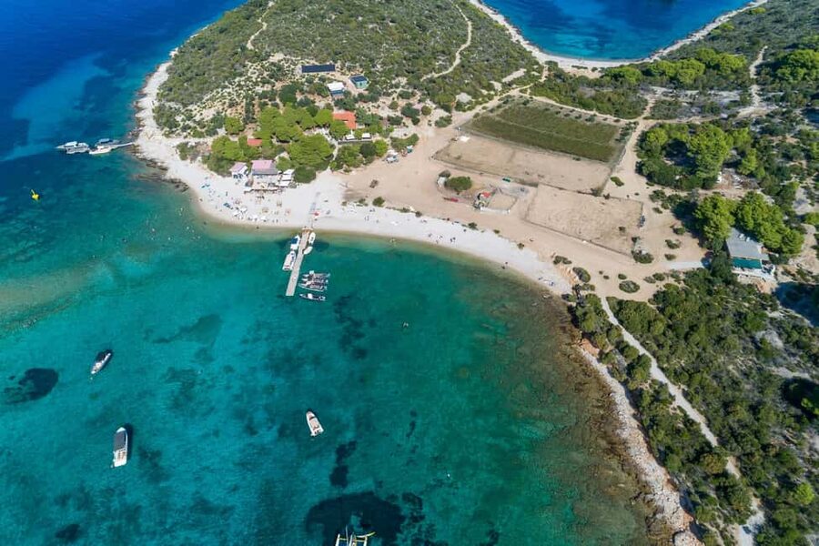 Private 5 islands Boat Tour: Blue Cave,Hvar &Pakleni islands - The long-ish speedboat ride that buys you island time
