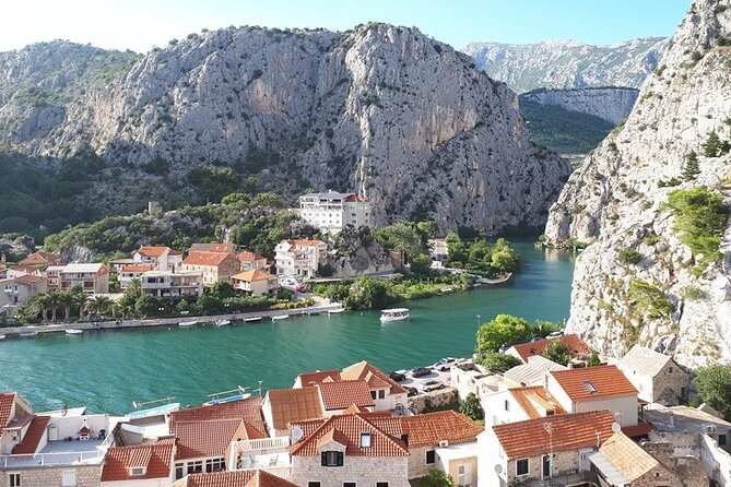 Private Arrival Transfer: Split Airport to Split, Trogir, Makarska,Tucepi and Baska Voda Hotels - Getting dropped off in Split, Trogir, Makarska, Tučepi, or Baška Voda