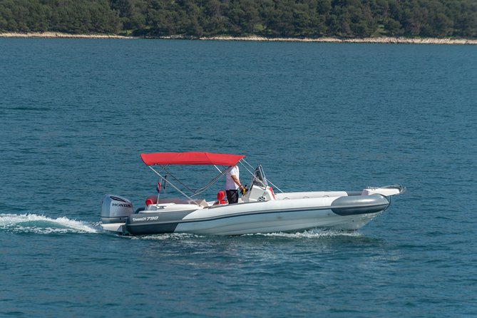 Private Blue Lagoon and island Solta speedboat tour - FULL DAY - Included Drinks, Fruit, Snorkel Gear, and SUP: The Value Math