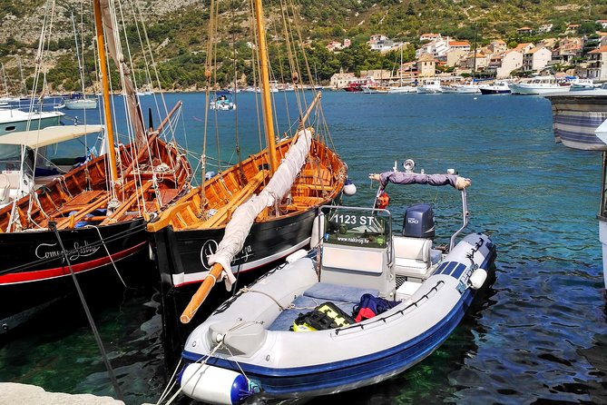 Private boat tour to Blue Lagoon & 4 Islands - Maslinica on Solta: small port life, not a theme park