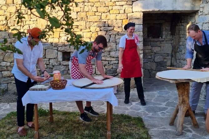 Private Croatian Cooking Class and Klapa Singing Session - The Welcome: Homemade Wine and Local Bites