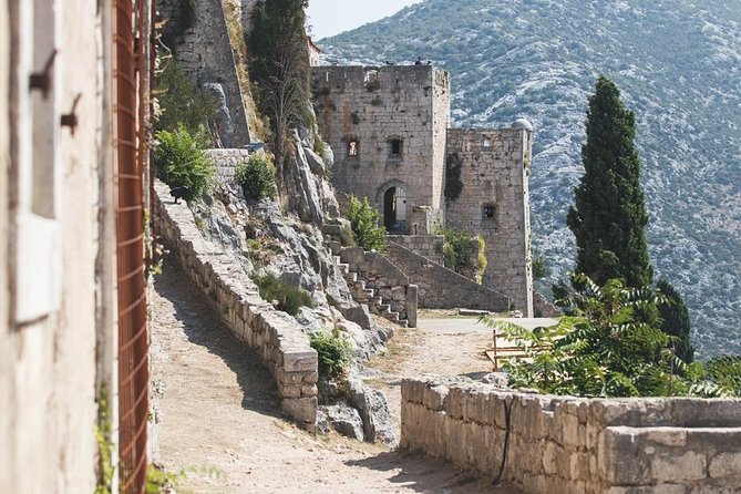 Private ''Game of Thrones'' Walking Tour in Split (entrance tickets included) - Diocletian’s Palace Peristyle: your opening scene in Split