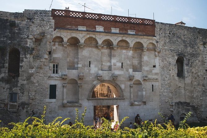 Private ''Game of Thrones'' Walking Tour in Split (entrance tickets included) - Klis Fortress: the climb, the cliffs, and the dragon-feeling photos