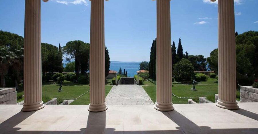 Private Half Day Tour of Split With Mestrovic Gallery - The guide experience: multilingual, private, and rated excellent
