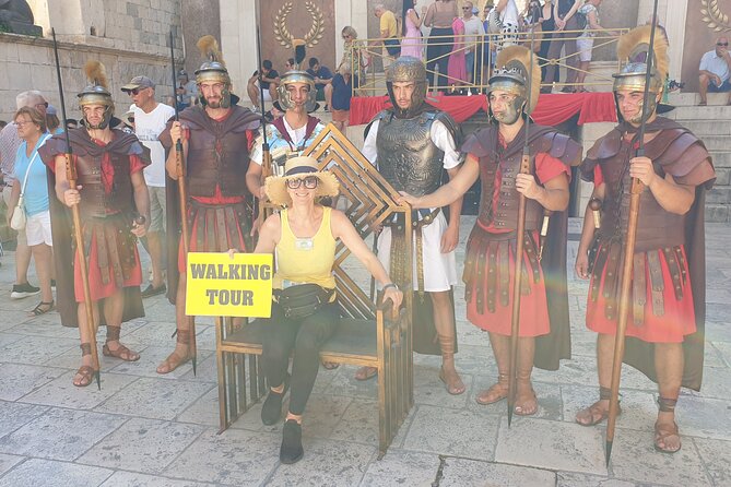 Private History Split Walking Tour in English - Quick hits
