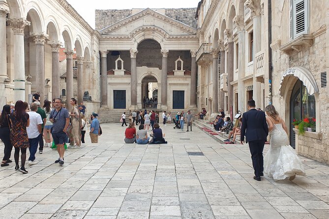 Private History Split Walking Tour in Spanish - Start at the Peristyle, where Diocletian’s Palace runs the show