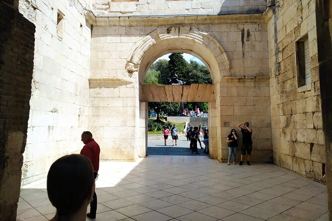 Private History tour - small group - From Riva Harbor to Fruit’s Square and Pjaca: city life outside the palace walls
