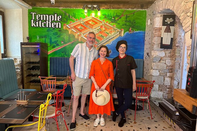 Private Split Tour & Local Bites & Seafood Extravaganza & Pickup - Green Market flavors and soparnik, before you hit the palace