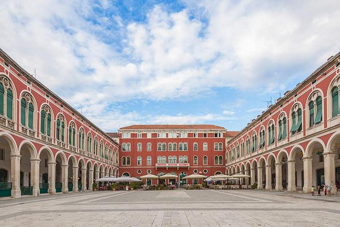 Private Split walking tour - Meeting point at the Split historic core model, and how to stay stress-free