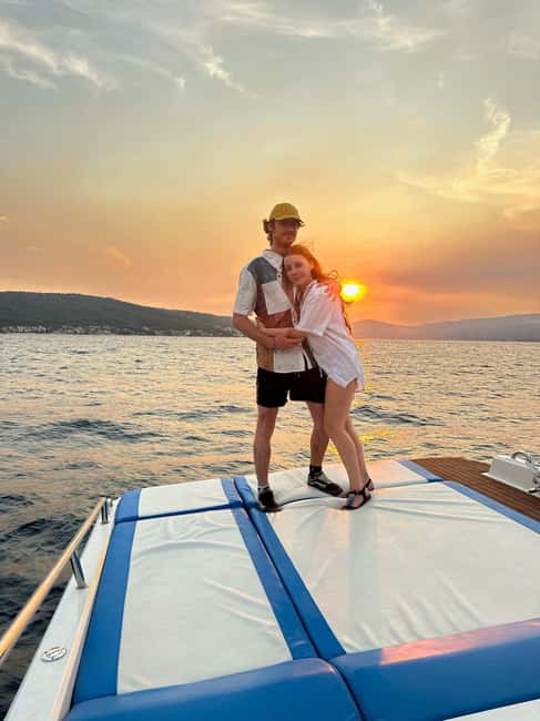 Private Sunset Boat Tour with Music and Wine - What is included, what costs extra, and how the $294 group price works