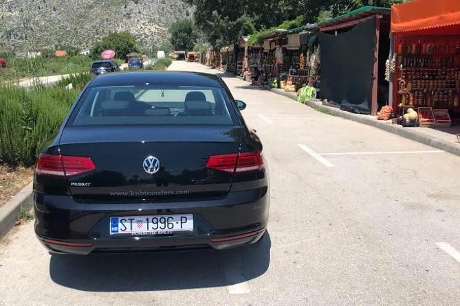 Private transfer Split to Dubrovnik - door to door - Driver Bozo and the Vineyard Tasting Twist